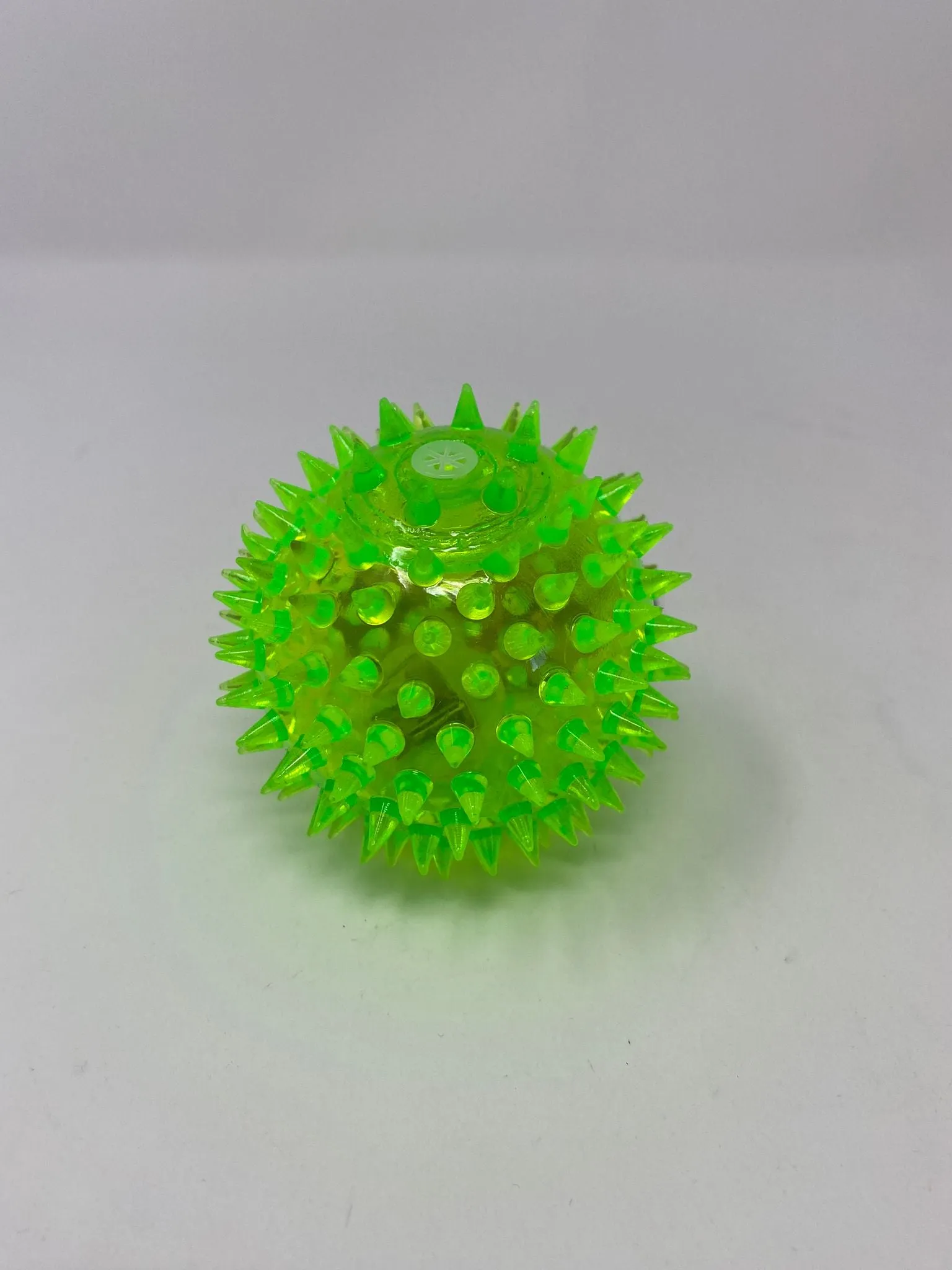 Outlet - Green Squeaky Light up Dental ball - 0058